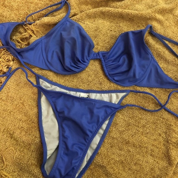 Bikini - Picture 1 of 4